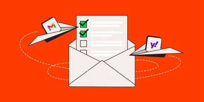 Gmail- en Yahoo-logo met een open envelop